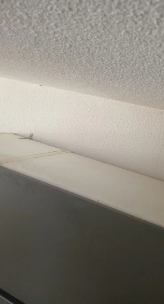 Dessus de meuble avant le nettoyage